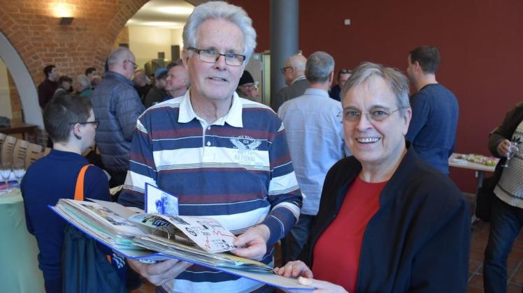 Der Verein Rat und Tat besitzt ein umfassenden Archiv. Detlef Söllick und Ulrike Hoffmeister erinnern sich gemeinsam an die 90er Jahre zurück. Der Verein Rat und Tat besitzt ein umfassenden Archiv. Detlef Söllick und Ulrike Hoffmeister erinnern sich gemeinsam an die 90er Jahre zurück.