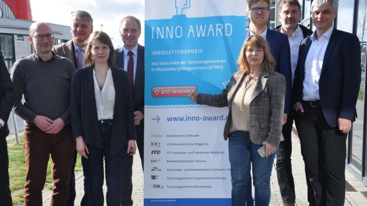 Der Startschuss zum Inno Award 2020: Vorn macht Petra Ludwig darauf aufmerksam.