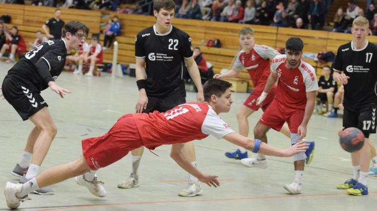 Haben ihren dritten Platz in der Oberliga-Tabelle gefestigt: die A-Jugend-Handballer der HSG Delmenhorst um Jan Niklas Bruning (vorn). Foto: Rolf Tobis