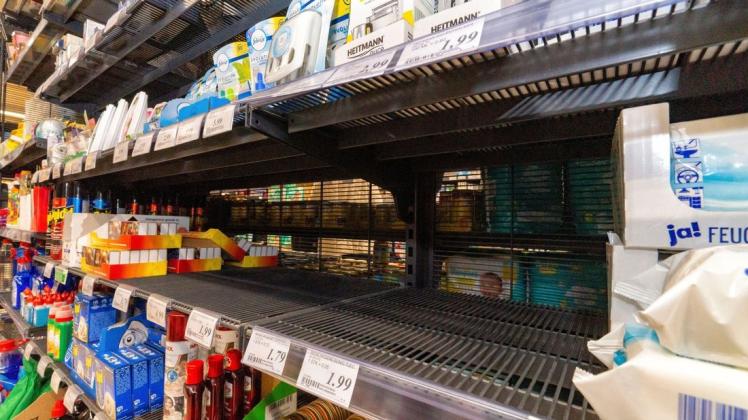 Geplünderte Regale in Supermärkten sind in Meppen die große Ausnahme. Symbolfoto: Arnulf Stoffel/dpa