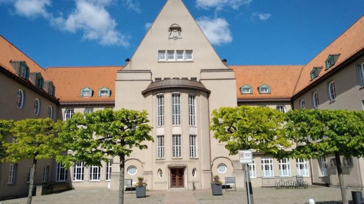 Vorerst keine Rats- und Ausschusssitzungen: Rathaus Delmenhorst. Archivfoto: Frederik Grabbe