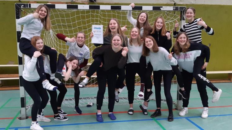Ausgelassen gefeiert haben die Handballerinnen der Kreisgymnasiums Haselünne die Qualifikation für den Bundesentscheid in Berlin. 