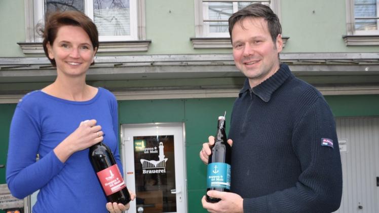 Brauer Henry Gidom und seine Frau Sylvia Joeck wollen zusätzlich zu der kleinen Brauerei in der Fritz-Reuter-Straße 24 zu Ostern noch ein Geschäft eröffnen, in dem es ihre eigenen Biere geben wird.