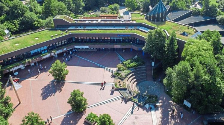 Der Zoo Osnabrück schließt vom heutigen Dienstag an seine Pforten für Besucher. Niedersachsen zwingt alle Freizeiteinrichtungen im Land wegen der Ausbreitung des Coronavirus zu dieser Maßnahme. 