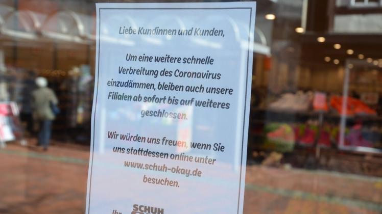Viele Geschäfte in der Bramscher Innenstadt waren am Dienstag schon geschlossen, aber längst nicht alle. Foto: Heiner Beinke
