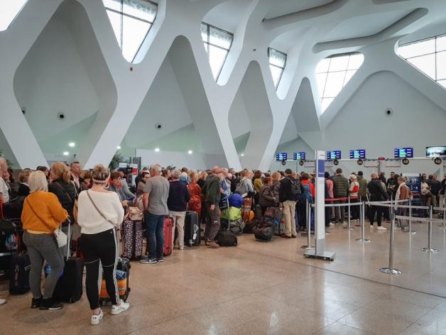 Am Marrakesh Airport kamen Reisende am Sonntag nicht weg, da der kommerzielle Flugverkehr gestoppt wurde. Foto: AFP