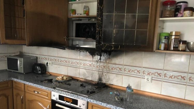 Ein Löschversuch von überhitztem Öl hat am Mittwoch einen Küchenbrand in Wildeshausen ausgelöst. Foto: D. Müller / Feuerwehr