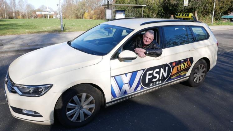 Bei Frank Klauser ist noch niemand ins Taxi eingestiegen. Seit Wochen schmälert die Corona-Angst das Geschäft vieler Taxiunternehmen drastisch ein. Bei Frank Klauser ist noch niemand ins Taxi eingestiegen. Seit Wochen schmälert die Corona-Angst das Geschäft vieler Taxiunternehmen drastisch ein.