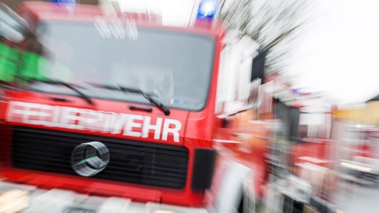 In der Nacht zu Donnerstag musste die Feuerwehr einen Brand in Stemwede-Levern löschen. Symbolfoto: Michael Gründel