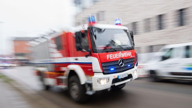In Bremen-Gröpelingen hat in der Nacht zu Donnerstag ein Reihenhaus gebrannt. Symbolfoto: dpa