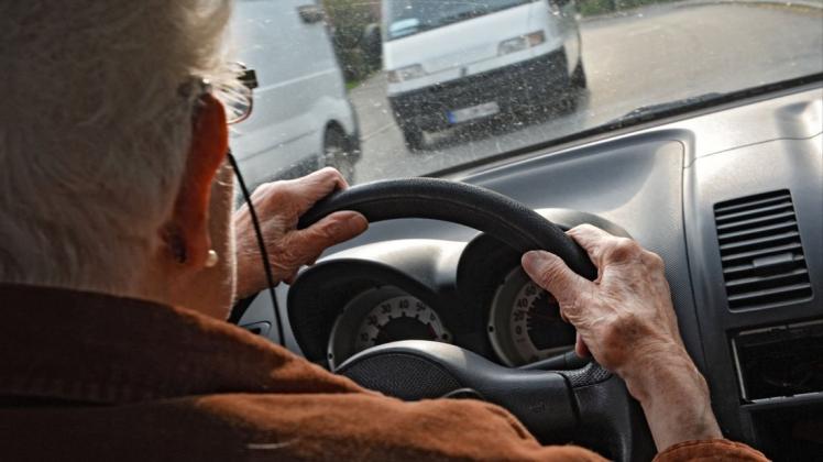 Zur Risikogruppe Senioren gehören alle Autofahrer ab 65 Jahren. Symbolfoto: Felix Kästle/dpa