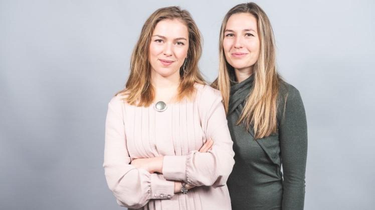 In ihrem Podcast "ende gut." sprechen die Moderatorinnen Evgeniya Polo und Victoria Dietrich (v.l.) über alles, was rund um das Lebensende auf uns zukommt." Foto: Oliver Vonberg