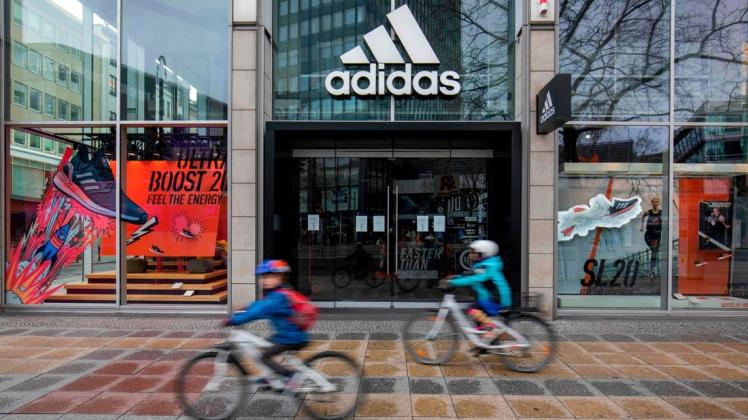 Adidas preschte mit dem Mietboykott vor, andere Händler zogen nach. Nun die Rolle rückwärts. Foto: AFP/Odd ANDERSEN
