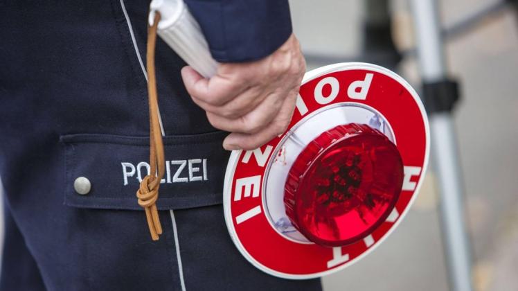 Die Polizei hat am Mittwoch Temposünder an der Bremer Heerstraße aus dem Verkehr gezogen. Symbolfoto: imago images / Jochen Tack