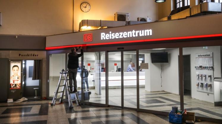 Das DB-Reisezentrum Osnabrück befindet sich seit dem 2. April 2020 im hinteren Teil der Hauptbahnhofshalle. Foto: Michael Gründel