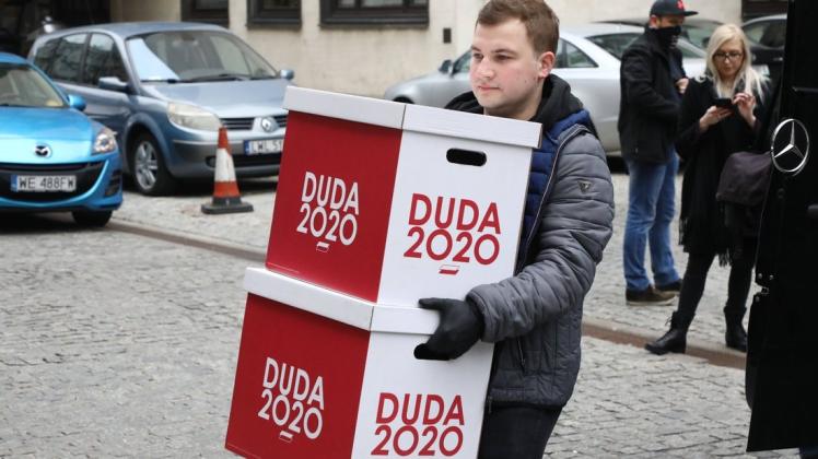 Andrzej Duda election staff delivers signatures to the National Electoral Commission Andrzej Duda election staff delivers signatures to the National Electoral Commission on March 19, 2020 in Warsaw, Poland. EN014207020008 PUBLICATIONxNOTxINxPOL
