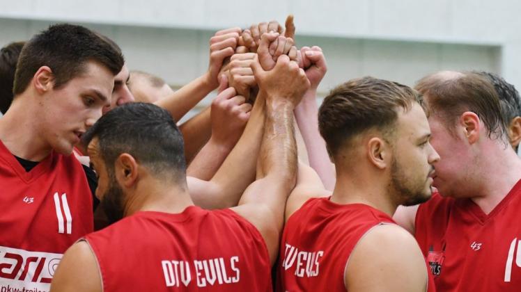 Ein eingeschworenes Team: Die Oberliga-Basketballer des Delmenhorster TV wollen auch in der kommenden Spielzeit 2020/21 zusammenbleiben. Foto: Rolf Tobis