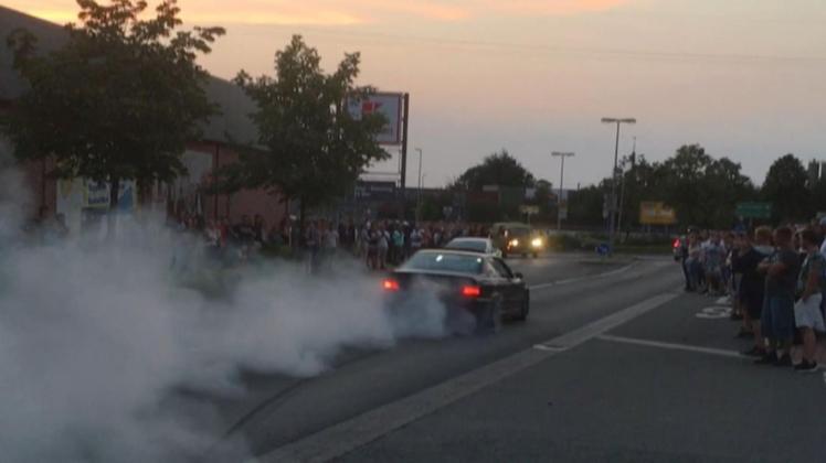Auch am Deverpark in Papenburg sind größere Treffen von Autotunern verboten. Dieses Bild entstand im Juli 2018. Foto: Gerd Lakeberg/Archiv Auch am Deverpark in Papenburg sind größere Treffen von Autotunern verboten. Dieses Bild entstand im Juli 2018. Foto: Gerd Lakeberg/Archiv