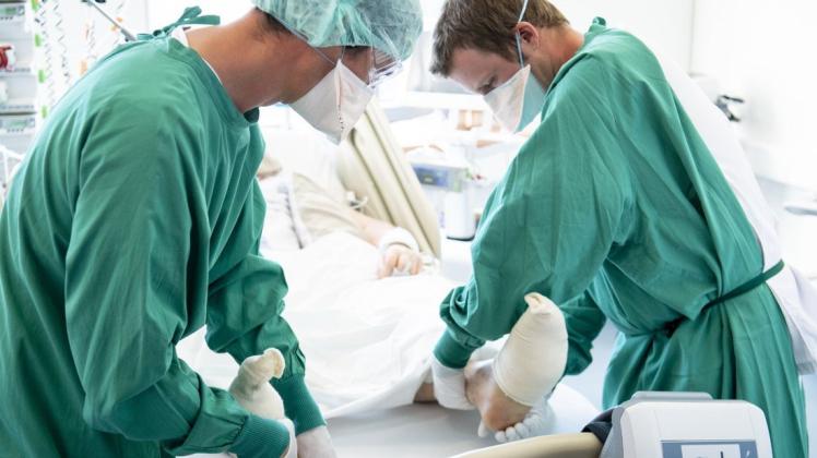 Im Josef-Hospital Delmenhorst ist eine Delmenhorsterin verstorben, die als Covid-19-Patientin behandelt wurde. Symbolfoto: Laurent Gillieron/dpa