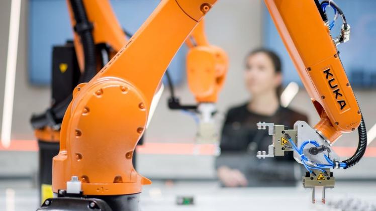 Mahnendes Beispiel: Roboterhersteller „Kuka“ wurde 2016 von einem Konzern aus China übernommen. Foto: dpa/Julian Stratenschulte