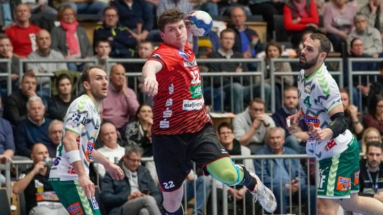 Handball mit Mindestabstand: Für Philipp Vorlicek derzeit kein Thema. Foto: Werner Scholz