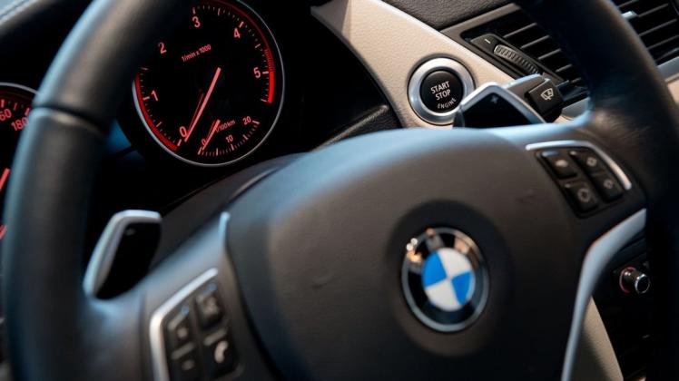 Ein Autoknacker hat aus einem an der Delmodstraße abgestellten BMW das Lenkrad gestohlen. Symbolfoto: dpa
