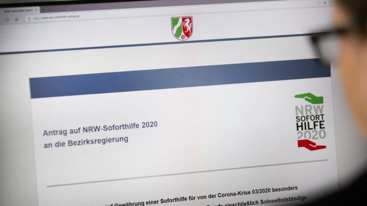 Die Ermittlungsbehörden in NRW arbeiten mit Hochdruck daran, gefälschte Internetseiten beschlagnahmen und abschalten zu lassen, die sich als Angebote der Landesregierung zur Soforthilfe in NRW ausgeben. Foto: Martin Gerten/dpa