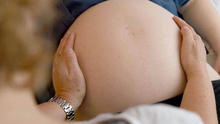Frage rund um die Schwangerschaft beantwortet in Delmenhorst der Babyclub. Symbolfoto: Caroline Seidel/dpa Frage rund um die Schwangerschaft beantwortet in Delmenhorst der Babyclub. Symbolfoto: Caroline Seidel/dpa