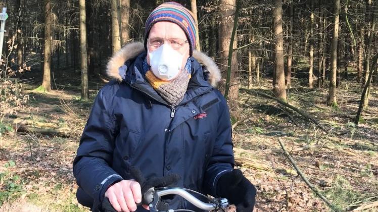 Dank Atemschutzmasken aus dem Harz: Der an Leukämie erkrankte Hubert Lietz kann nun wieder mit dem Fahrrad in die Natur aufbrechen. Foto: Ingrid Cloppenburg