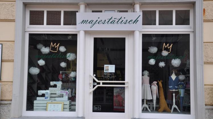 So wie Karoline Hermann vom Stoffladen "Majestätisch" dürften sich viele Inhaber kleiner Geschäfte auf den Montag freuen.