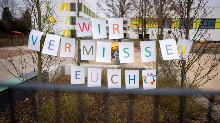 Die Schulen in Niedersachsen sollen nach und nach wieder öffnen. Foto: Kay Nietfeld/dpa