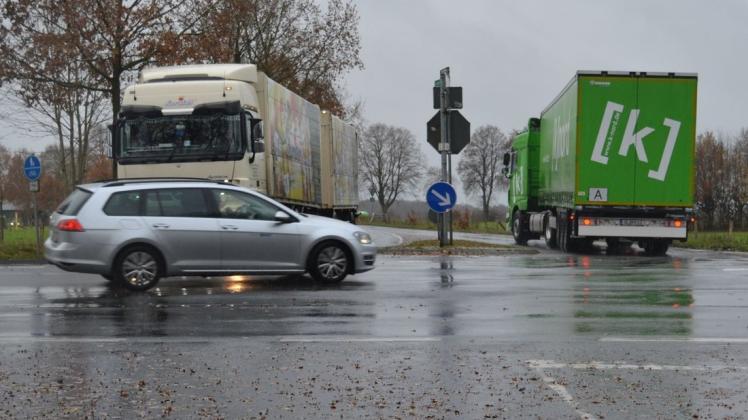 Die Sanierungsarbeiten im Kreuzungsbereich Westtangente/Oldenburger Straße/Am Welsetal in Ganderkesee werden verschoben. Foto: Thomas Deeken