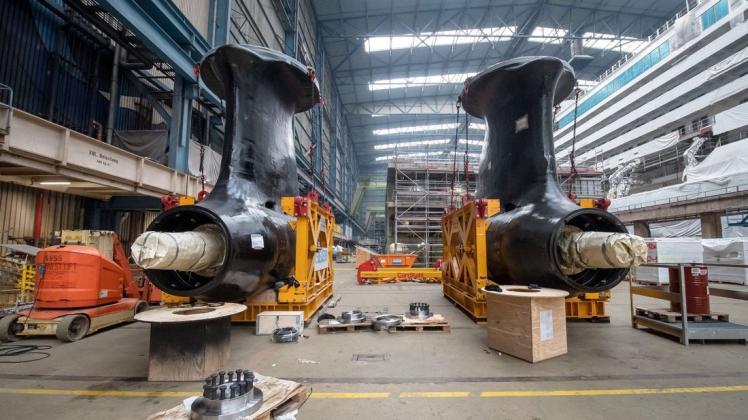 Blick in die große Baudockhalle der Meyer Werft in Papenburg. Das Schiffbauunternehmen feiert in diesem Jahr den 225. Jahrestag der Firmengründung. Foto: Sina Schuldt/dpa Blick in die große Baudockhalle der Meyer Werft in Papenburg. Das Schiffbauunternehmen feiert in diesem Jahr den 225. Jahrestag der Firmengründung. Foto: Sina Schuldt/dpa