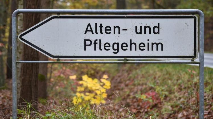 Die ab Montag geltende Corona-Verordnung für Niedersachsen überraschte am Freitag mit einer besonderen Neuerung. Es geht um das Besuchsverbot in Pflegeheimen. Die ab Montag geltende Corona-Verordnung für Niedersachsen überraschte am Freitag mit einer besonderen Neuerung. Es geht um das Besuchsverbot in Pflegeheimen.