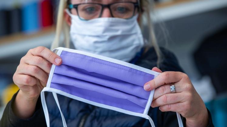 Im Bonifatius Hospital Lingen gilt nun zum Schutz aller eine Mundschutzpflicht für Besucher, Angehörige, Patienten und Mitarbeitende. Foto: dpa