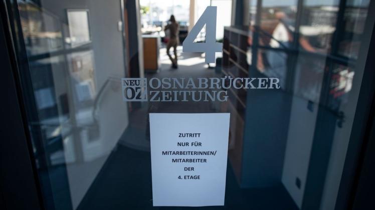 Die Redaktionsräume im NOZ-Medienzentrum in Osnabrück sind verwaist, fast alle Redakteure arbeiten seit Wochen im Homeoffice. Doch das ist nicht die einzige Herausforderung, vor die die Corona-Krise Journalisten stellt. Foto: David Ebener Die Redaktionsräume im NOZ-Medienzentrum in Osnabrück sind verwaist, fast alle Redakteure arbeiten seit Wochen im Homeoffice. Doch das ist nicht die einzige Herausforderung, vor die die Corona-Krise Journalisten stellt. Foto: David Ebener