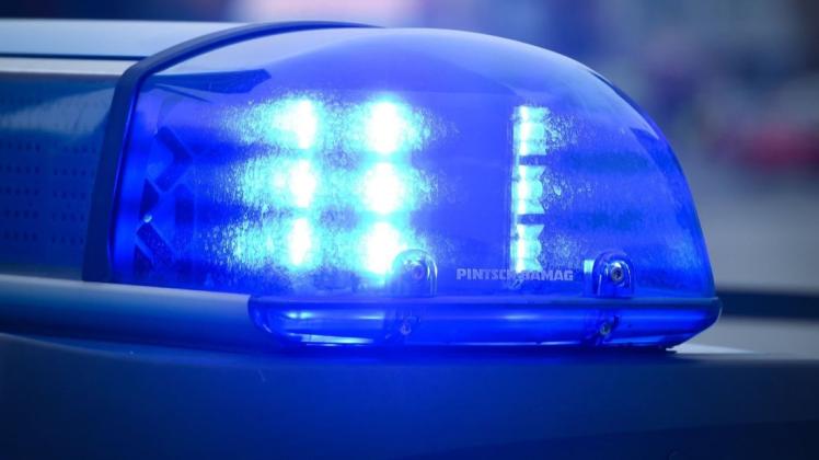 Im Blaulicht-Ticker gibt es Meldungen zu Unfällen, Diebstählen und Bränden.