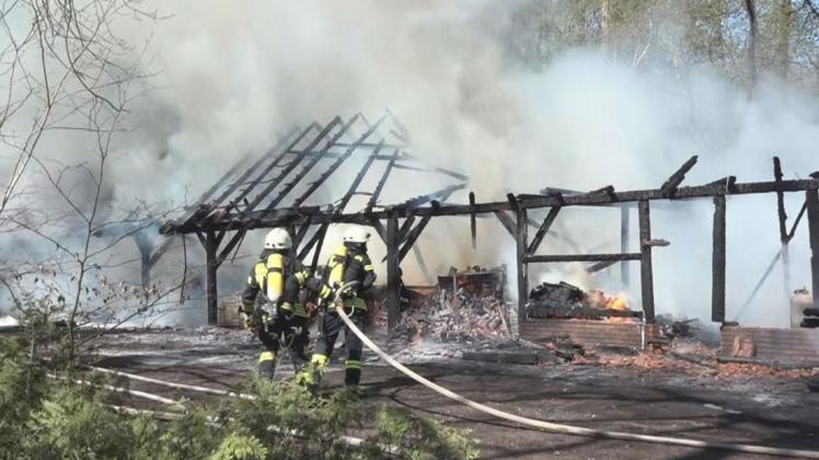 Die Feuerwehren aus Wildeshausen, Dötlingen und Neerstedt waren bei dem Einsatz beteiligt. Foto: Nonstopnews