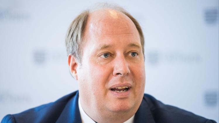 Kanzleramtschef Helge Braun (CDU) mahnt, trotz dem Lockerungen diszipliniert vorzugehen. Kanzleramtschef Helge Braun (CDU) mahnt, trotz dem Lockerungen diszipliniert vorzugehen.