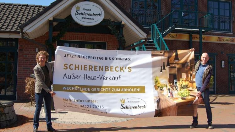 Der große Saal und die Partydiele der Gastronomie Schierenbeck sind verwaist. Aber Sabine und Bernd Schierenbeck werben mit einem großen für den neuen Außer-Haus-Verkauf.