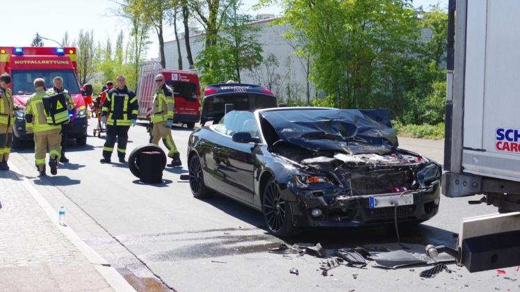 Hoher Sachschaden ist bei diesem Auffahrunfall entstanden. Hoher Sachschaden ist bei diesem Auffahrunfall entstanden.