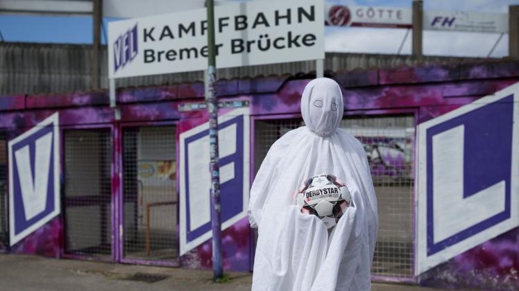 Geisterspiele an der Bremer Brücke? Was niemand mag, kann die Existenz des VfL Osnabrück sichern. Foto: Fotostand/Stefan Gelhot