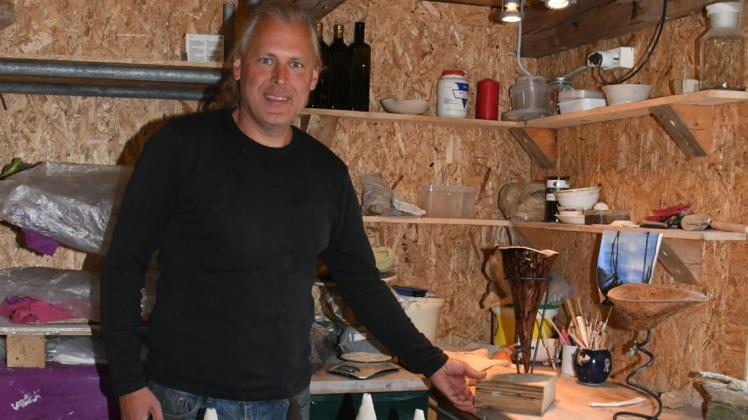 In seinem „Atelier Bedazzled“ gestaltet Mark Meijer gemeinsam mit seiner Frau Ellen hübsche Gegenstände aus Holz, Keramik und Metall. Foto: Alexandra Lüders In seinem „Atelier Bedazzled“ gestaltet Mark Meijer gemeinsam mit seiner Frau Ellen hübsche Gegenstände aus Holz, Keramik und Metall. Foto: Alexandra Lüders