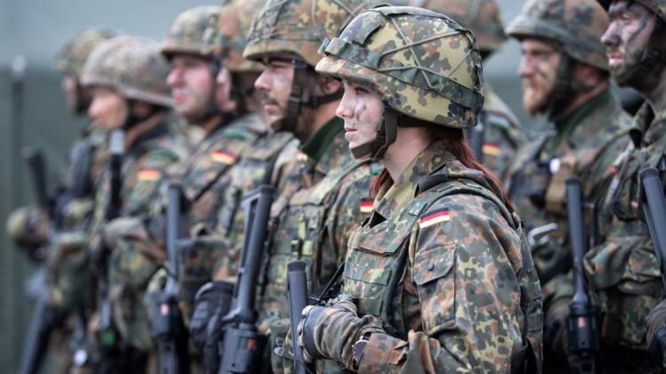 Bundeswehrsoldaten in Litauen: Der Kampf gegen die wirtschaftlichen Folgen der Corona-Pandemie hinterlässt Löcher in den Staatskassen. Das könnte Auswirkungen auf die Verteidigungsausgaben haben. Bundeswehrsoldaten in Litauen: Der Kampf gegen die wirtschaftlichen Folgen der Corona-Pandemie hinterlässt Löcher in den Staatskassen. Das könnte Auswirkungen auf die Verteidigungsausgaben haben.
