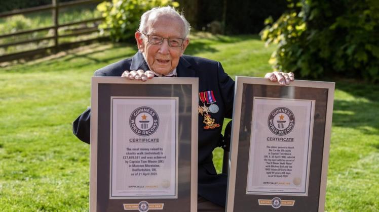 Weltkriegsveteran Tom Moore steht nun im Guinnessbuch der Rekorde.
