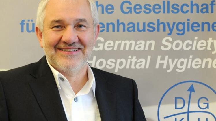 Fordert "mehr Tempo" bei der Wiederaufnahme von Schul- und Kitabetrieb: Infektiologe Peter Walger, Vorstandssprecher der Deutschen Gesellschaft für Krankenhaushygiene (DGKH)