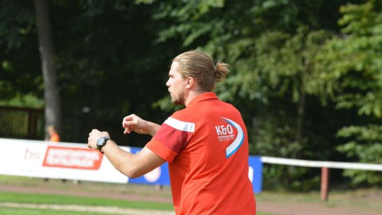 Lars Möhlenbrock bleibt Trainer des Fußball-Bezirksligisten FC Hude.