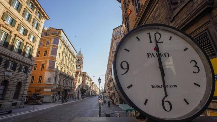Die Via Nazionale, normalerweise eine der verkehrsreichsten Straßen des historischen Stadtzentrums von Rom, war im April größtenteils menschenleer. Das soll sich bald wieder ändern.