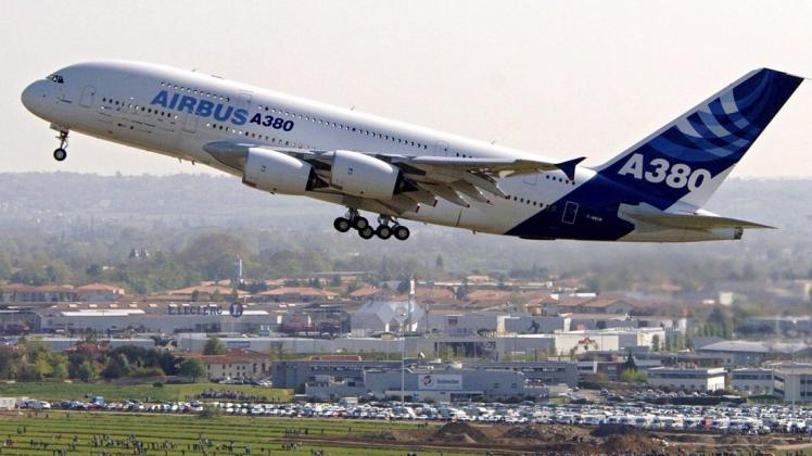 In Toulouse fand am 27. April 2005 der Erstflug eines Airbus A380 statt. Die Produktion des Großflugzeugs soll im Jahre 2021 auslaufen. In Toulouse fand am 27. April 2005 der Erstflug eines Airbus A380 statt. Die Produktion des Großflugzeugs soll im Jahre 2021 auslaufen.