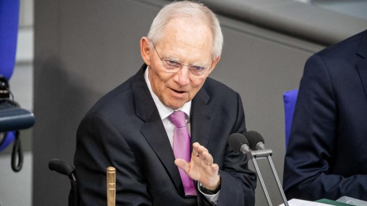 Bundestagspräsident Wolfgang Schäuble (CDU) sieht es nicht so, dass der Schutz des Lebens über allem anderen stehen muss. Foto: dpa